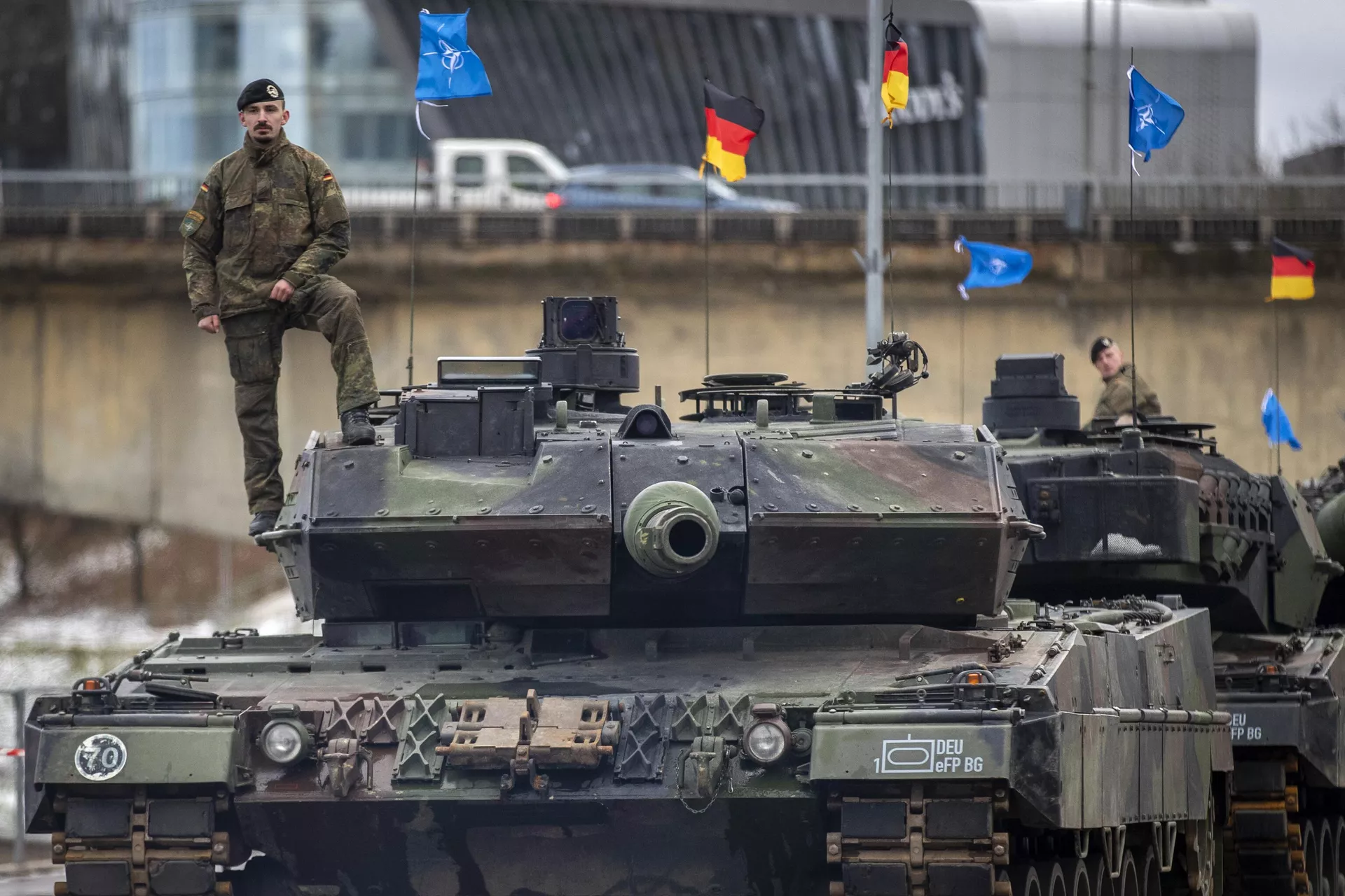 Немецкий военный на танке Leopard 2A6 - РИА Новости, 1920, 30.01.2024