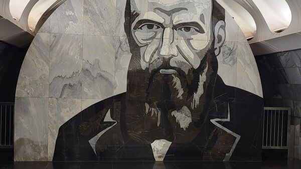 Мозаичный портрет Федора Достоевского на станции метро Достоевская в Москве