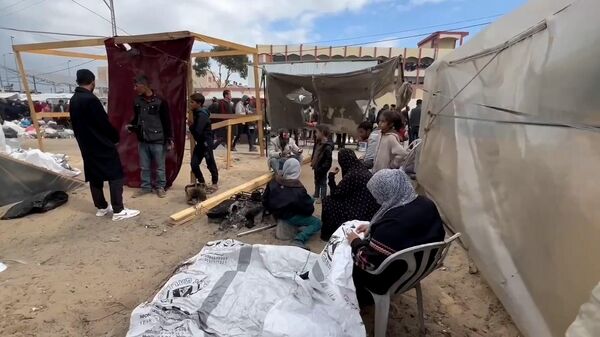 Быт палестинцев, бежавших от израильских обстрелов в город Рафах