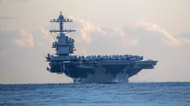 Авианосец ВМС США Джеральд Форд проходит Гибралтарский пролив