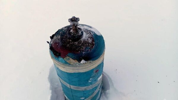 Неисправный газовый баллон, ставший причиной отравления газовоздушной смесью жильцов частного дома в  деревне Дербишева в Челябинской области. 17 января 2024