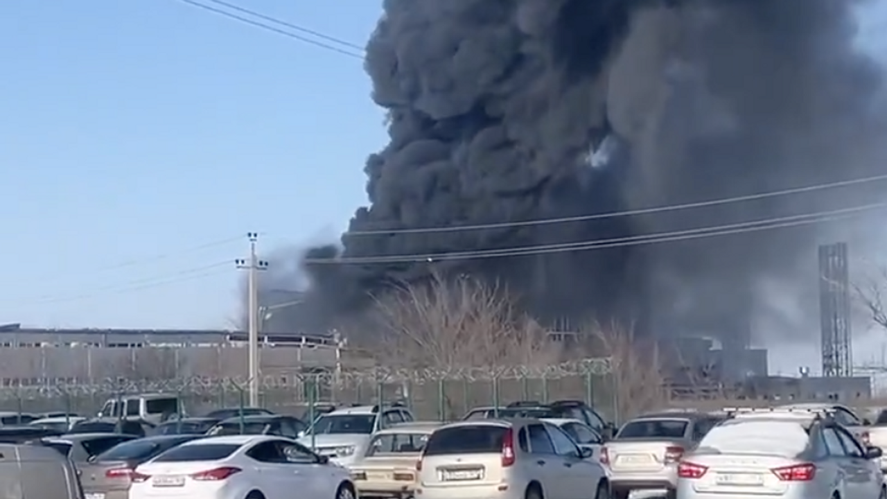 В Ростовской области произошел пожар на заводе по производству полиэфира -  РИА Новости, 17.01.2024