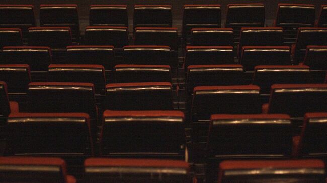 Пустой зал кинотеатра Пустой зал кинотеатра