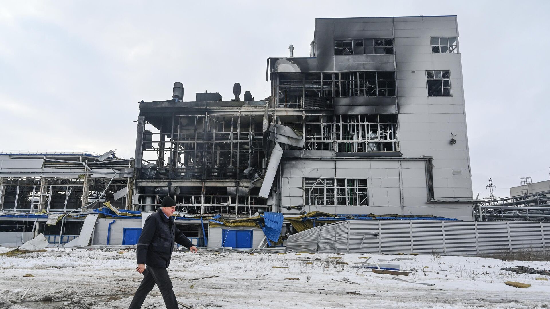 Последствия пожара на заводе Авангард в Ростовской области. 17 января 2024 - РИА Новости, 1920, 17.01.2024