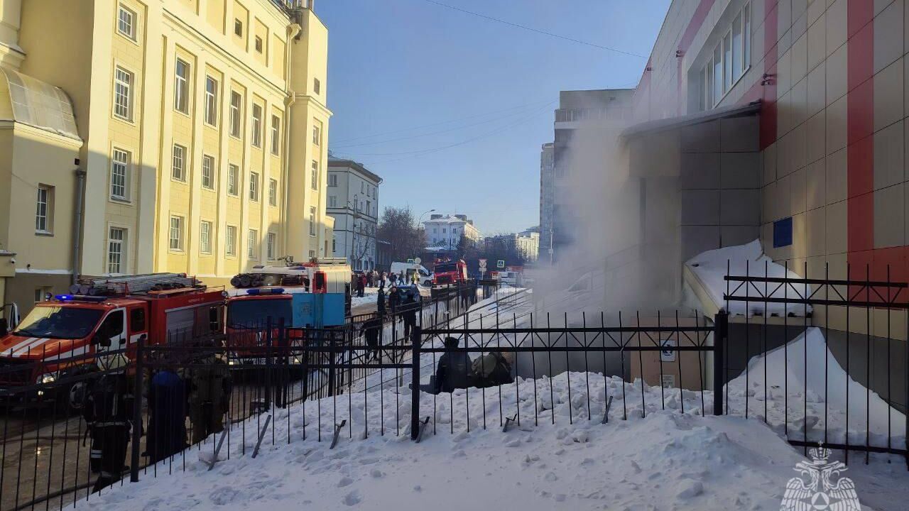 В Новосибирске вспыхнул пожар в подвале гимназии - РИА Новости, 18.01.2024