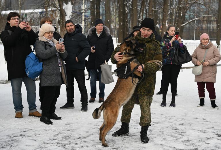 Кинологи Федеральной таможенной службы показали навыки служебных собак в формате мастер-класса