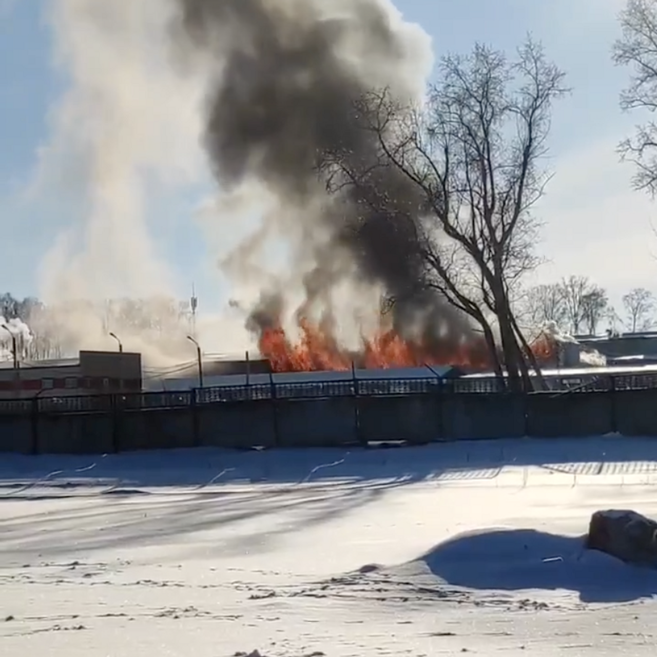 В Саранске вспыхнул пожар в мебельном цехе - РИА Новости, 18.01.2024