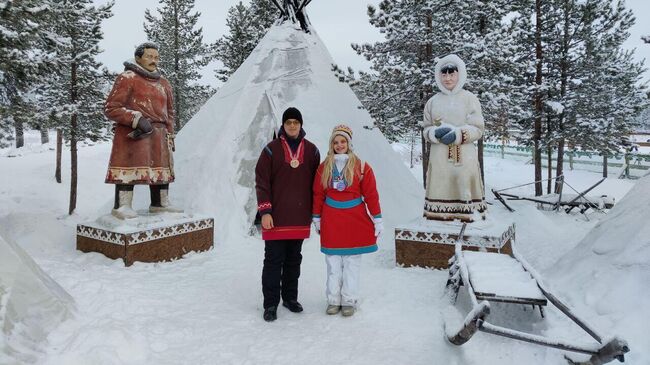 Туристы в комплексе Самь-Сыйт