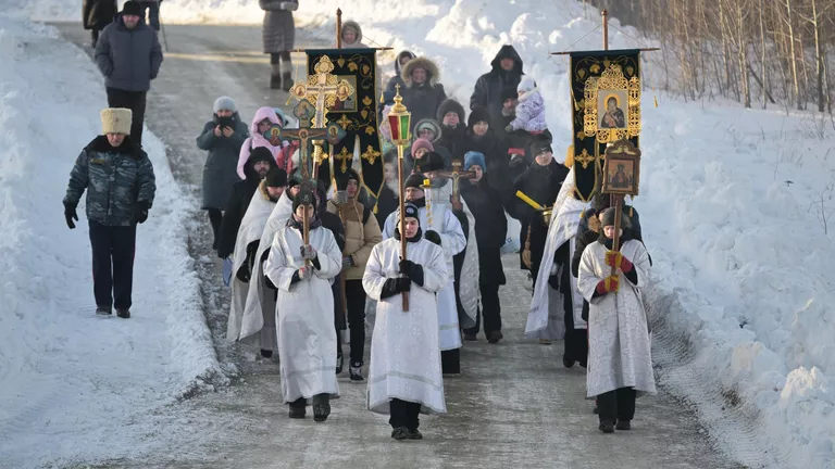 Крестный ход в праздник Крещения в городе Бердск Новосибирской области
