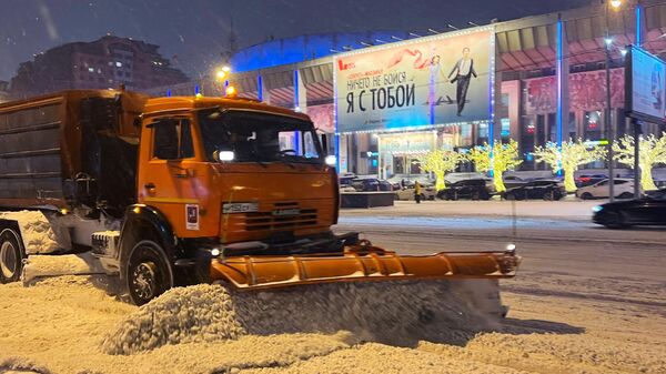 Снегоуборочная техника на улице Москвы