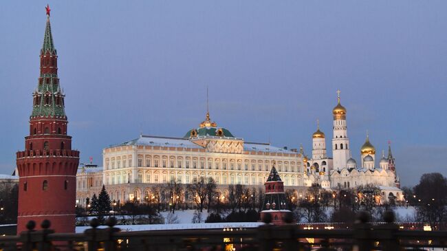 Московский Кремль. В центре Большой Кремлевский дворец