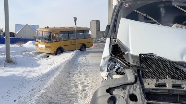 Автобус, перевозивший школьников, попал в аварию под Иркутском