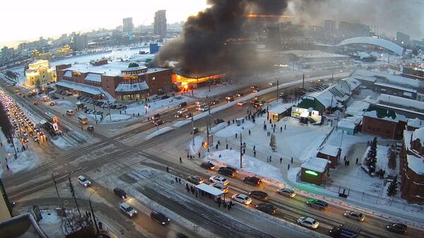 Пожар на рынке центре Челябинска. Кадр записи с камеры видеонаблюдения