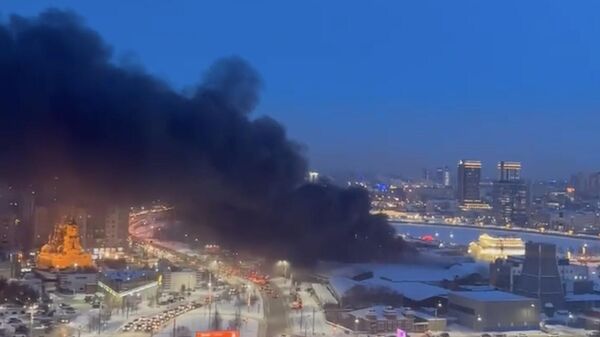 Пожар на рынке центре Челябинска. Кадр видео очевидца