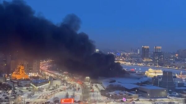 Пожар на рынке центре Челябинска. Кадр видео очевидца