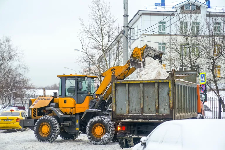 Уборка снега в Москве Уборка снега в Москве