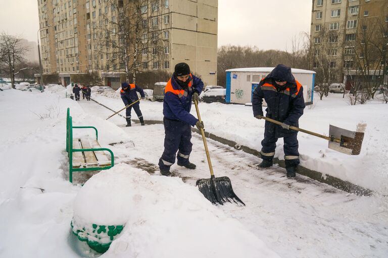 Уборка снега в Москве