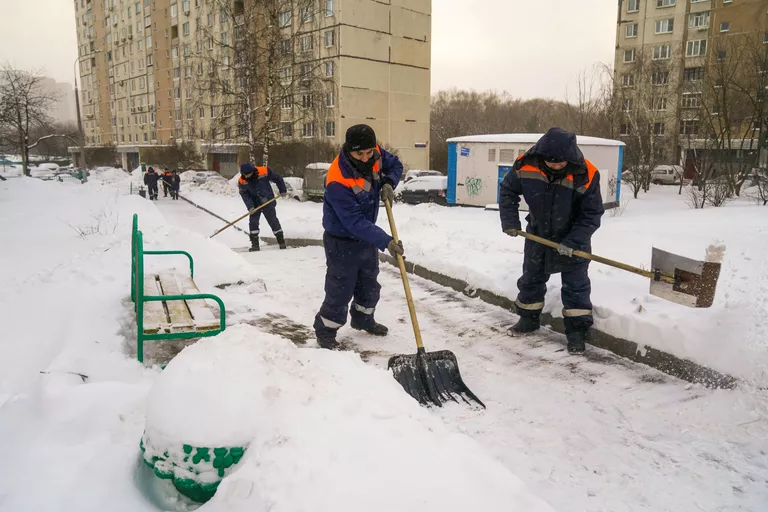Уборка снега в Москве Уборка снега в Москве