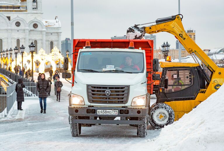 Уборка снега в Москве