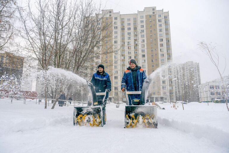 Уборка снега в Москве