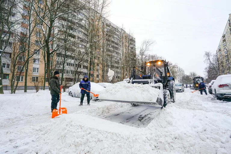 Уборка снега в Москве Уборка снега в Москве