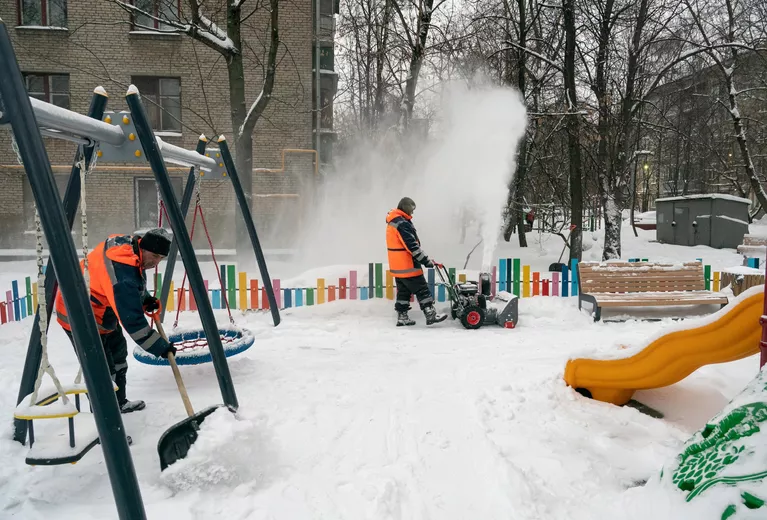 Уборка снега в Москве Уборка снега в Москве