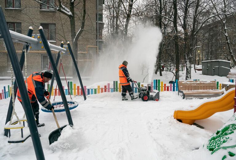 Уборка снега в Москве