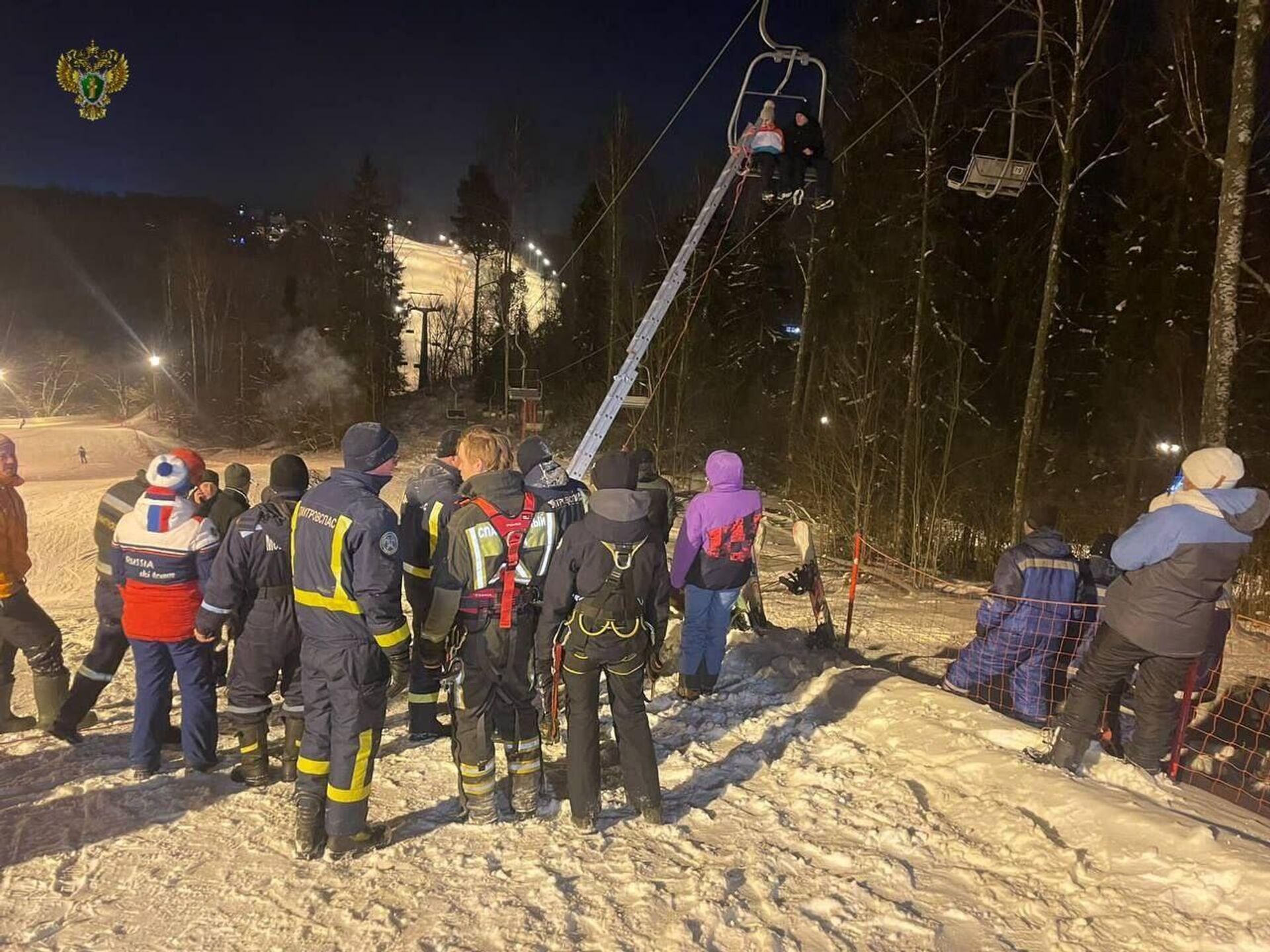 В Яхроме три человека, предварительно, пострадали из-за поломки подъемника  - РИА Новости, 19.01.2024