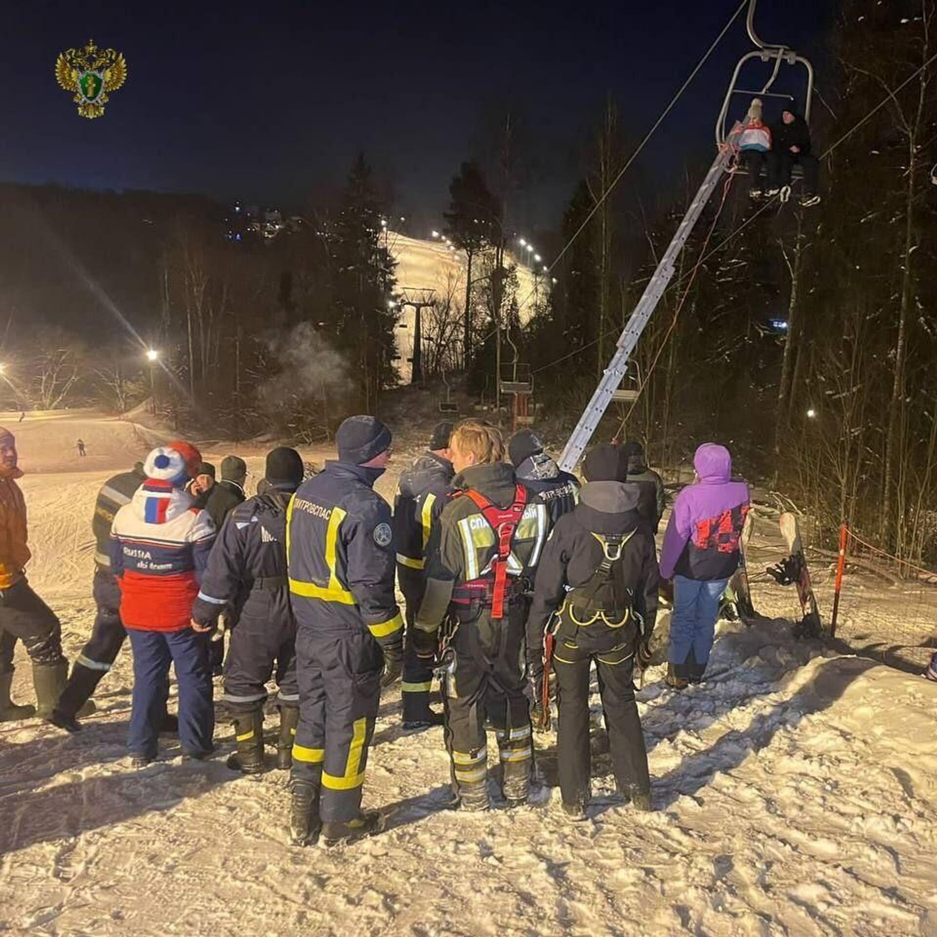 В Яхроме три человека, предварительно, пострадали из-за поломки подъемника  - РИА Новости, 19.01.2024