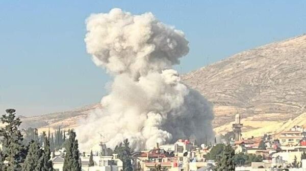 Дым на месте взрыва в Дамаске, Сирия