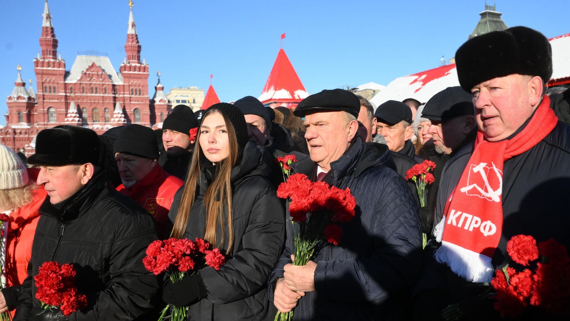 Кандидат от КПРФ на должность президента РФ Николай Харитонов и председатель ЦК КПРФ Геннадий Зюганов на церемонии возложения венков и цветов к Мавзолею В. И. Ленина - РИА Новости, 1920, 21.01.2024