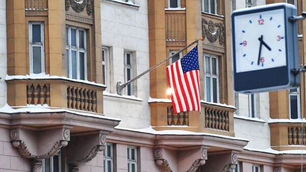 Посол США заявила, что ищет пути для возобновления выдачи виз россиянам