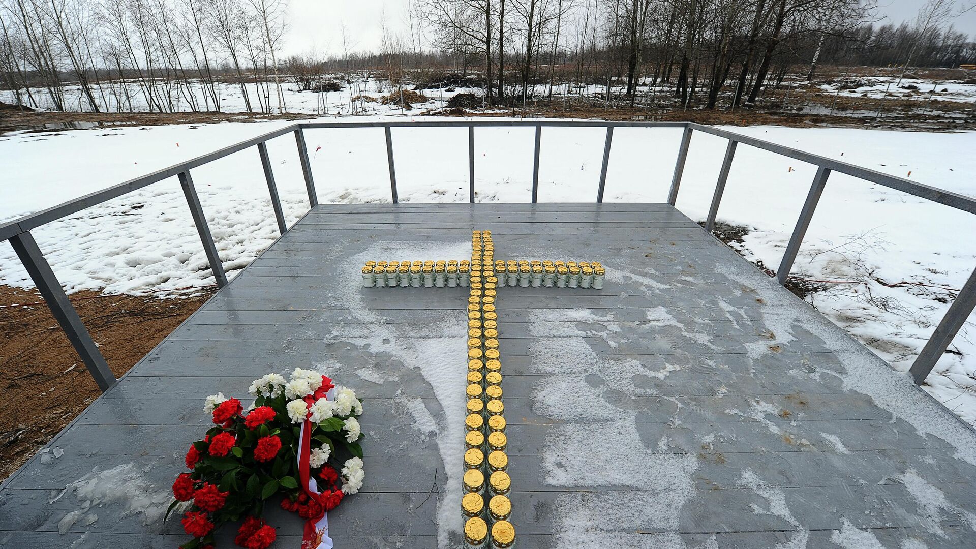 Мемориал на месте катастрофы польского самолета Ту-154М в Смоленске - РИА Новости, 1920, 26.01.2024