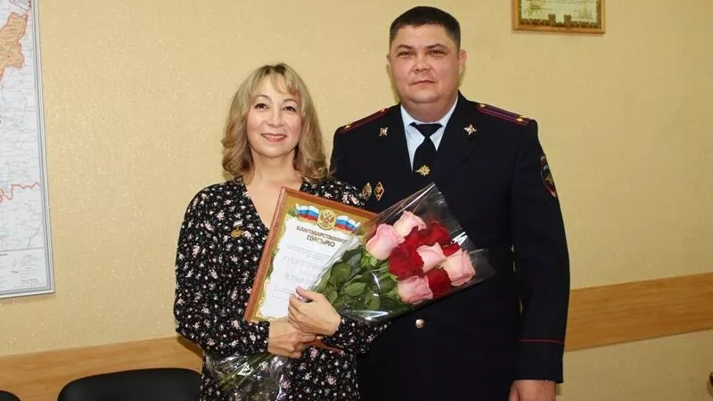 Олеся Хуснутдинова после получения благодарственного письма за содействие полиции - РИА Новости, 1920, 22.01.2024