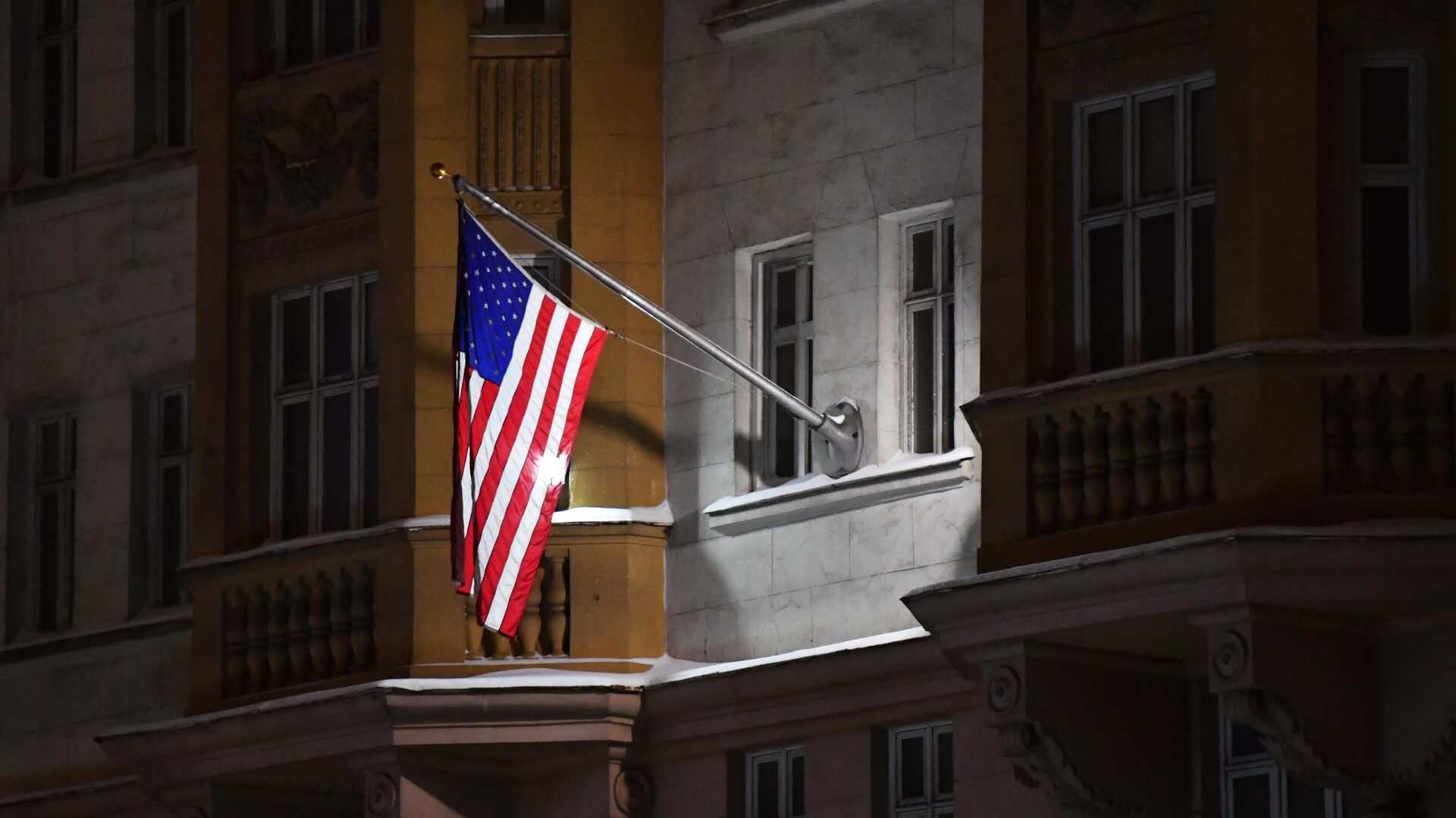 Флаг на здании посольства США - РИА Новости, 1920, 25.01.2024