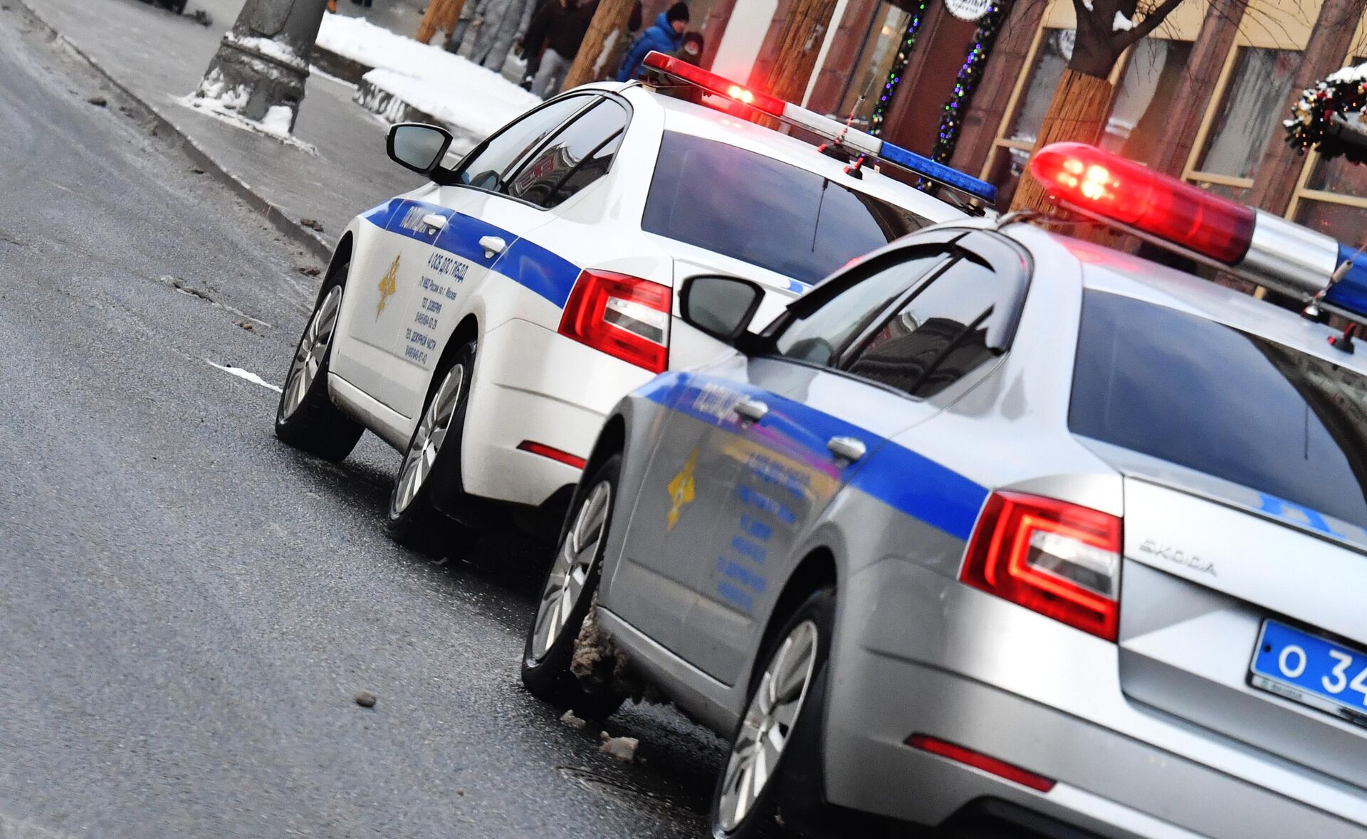 Автомобили полиции на дороге в Москве - РИА Новости, 1920, 23.12.2025