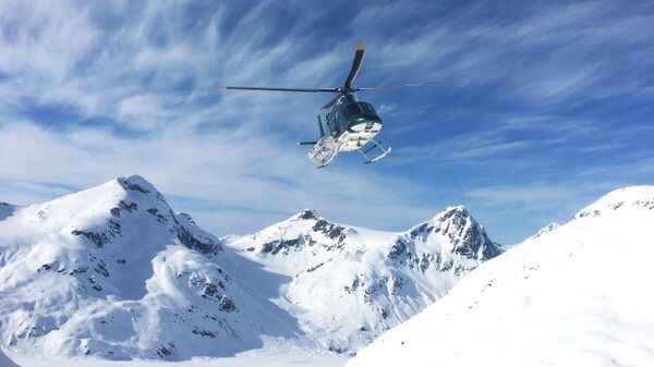 Вертолет компании Northern Escape Heli-Skiing