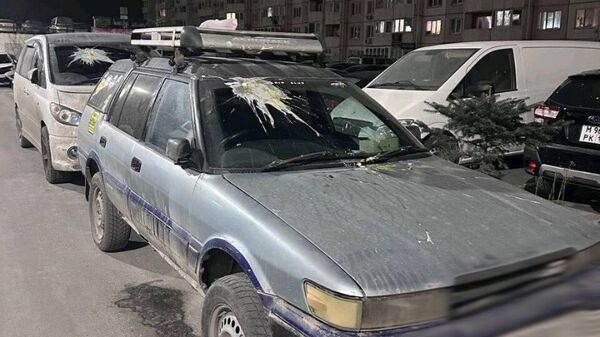 Автомобили, которые испачкал неизвестный во Владивостоке