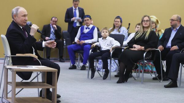 Владимир Путин на встрече с участниками и победителями всероссийских семейных конкурсов