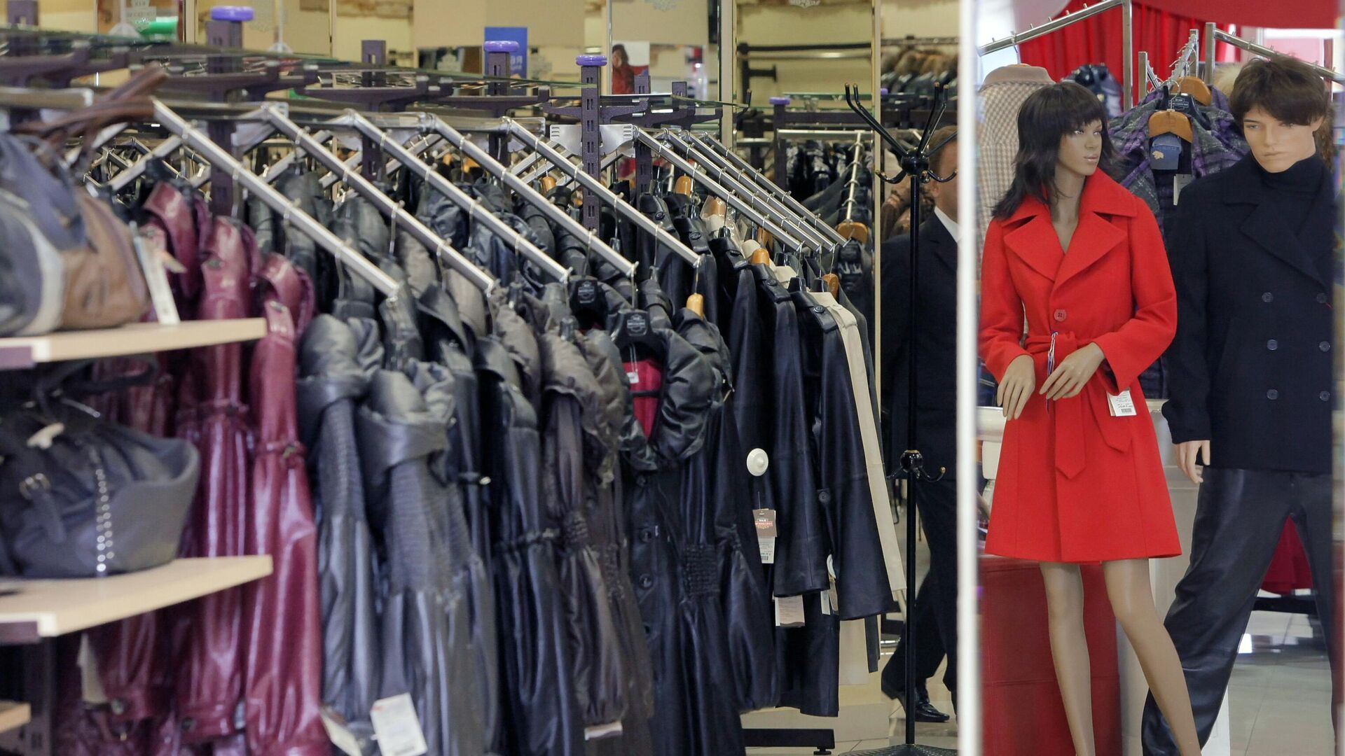 Работа магазина по продаже шуб - РИА Новости, 1920, 30.09.2025