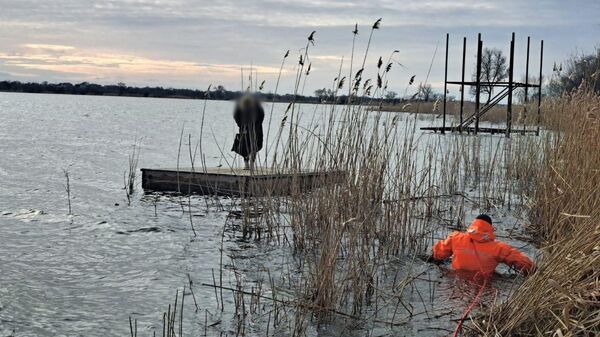 Операция по спасению женщины на Михайловском озере в Крыму
