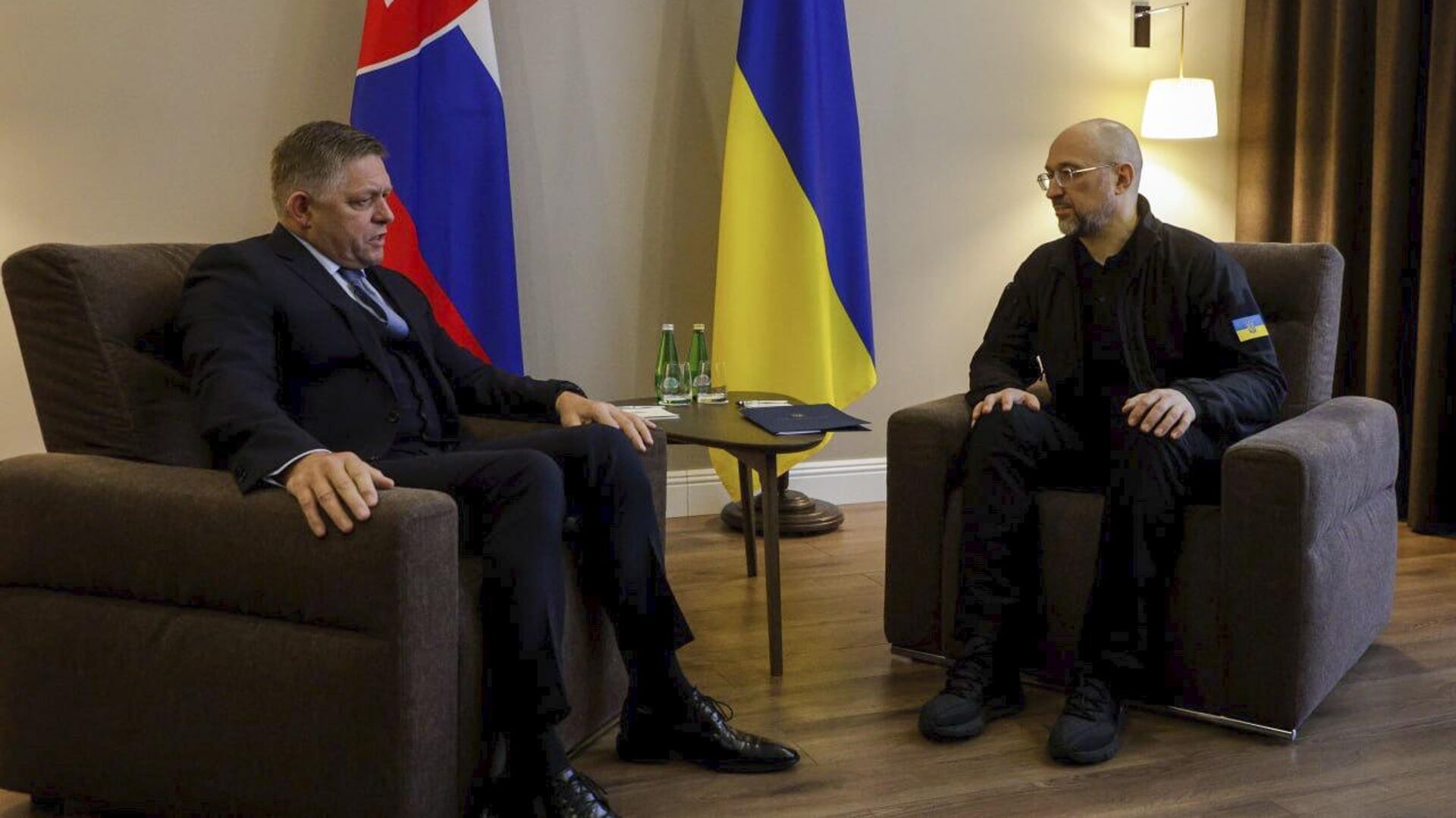 Премьер-министр Словакии Роберт Фицо и премьер-министр Украины Денис Шмыгаль - РИА Новости, 1920, 21.03.2024