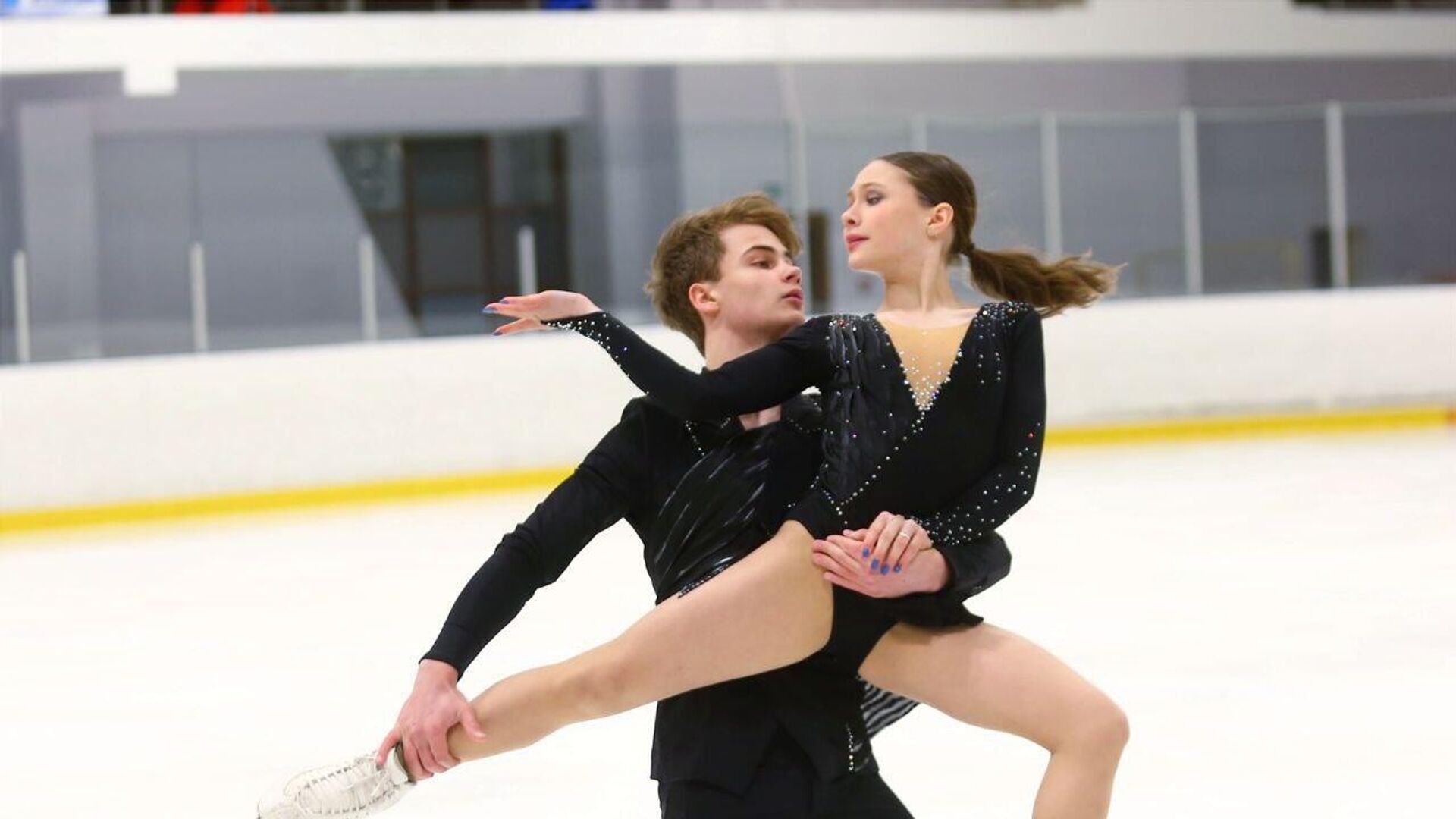 первый телефонный разговор 1876. школьный звонок. последний звонок 2022. 1 сентября первый звонок. прошли первые звонки.