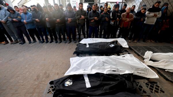 Похороны палестинцев, погибших во время израильского авиаудара по городам Хан-Юнес и Рафах