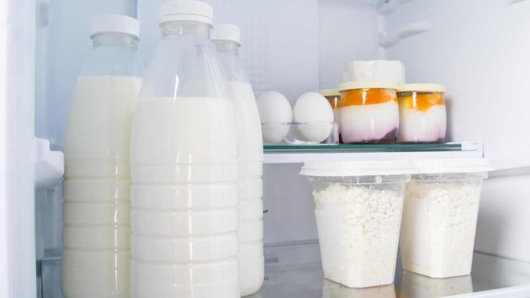 © iStock.com / Kurgu128<br>Холодильник с продуктами питания. Архивное фото