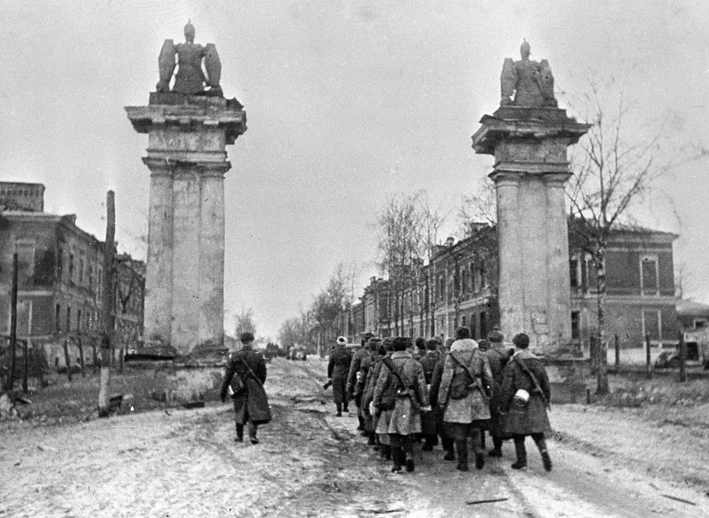 レニングラード戦線の軍隊によるクラスノセルスコ・ロプシンスカヤ攻撃作戦（1月の雷）中のナチスの侵略者からのガッチナ（クラスノグヴァルデイスク）の解放