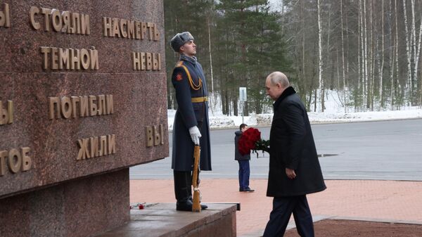 Путин осудил снос памятников советским воинам в Европе