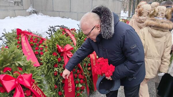 Губернатор Кировской области Александр Соколов на церемонии возложения цветов