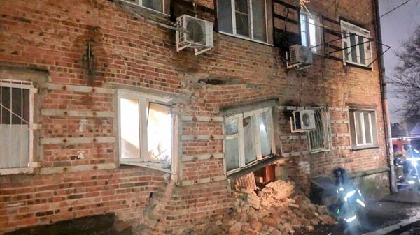 Обрушение фрагмента стены на 1 этаже дома в Ростове-на-Дону