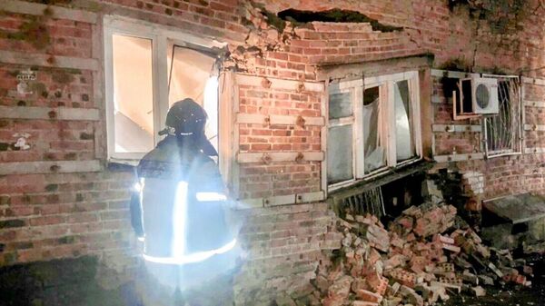Обрушение фрагмента стены на первом этаже дома в Ростове-на-Дону
